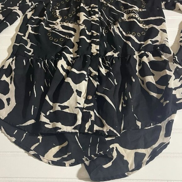 V CRISTINA WOMEN’S ANIMAL  PRINT BLACK /IVORY 100% POLYESTER BLOUSE SIZE M - Picture 2 of 12